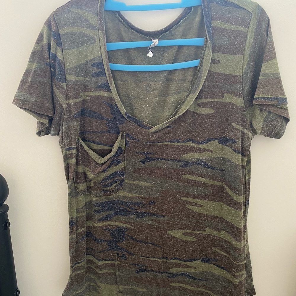Z supply camo v neck